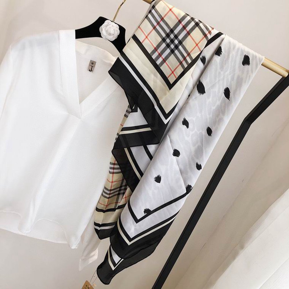 Bv*b*rry Scarf